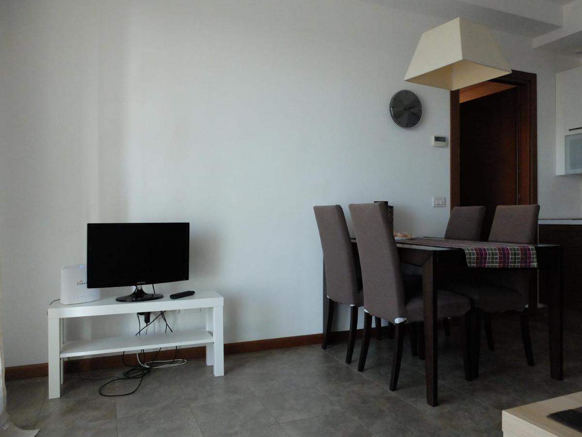 Moderno Trilocale Laura Appartement Dalmine Buitenkant foto